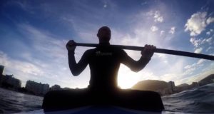 Baba-videos-stand-up-paddle-at-dawn-in-Rio-Copacabana
