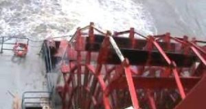 American-Queen-Steamboat-Paddle-Wheel-Action