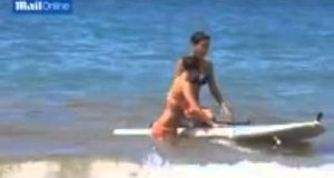 Eddie-Murphys-super-fit-ex-Nicole-does-paddle-board-yoga