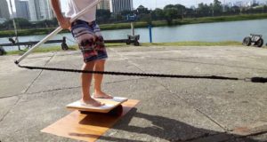 Stand-Up-Paddle-Simulator-Woo-The-Boards-prancha-de-equilbrio-balance-board-SUP-simulator
